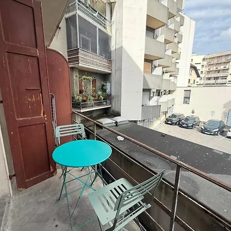 M090 Joli Avec Balcon