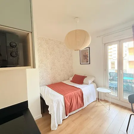 M090 Marquer Joli Avec Balcon