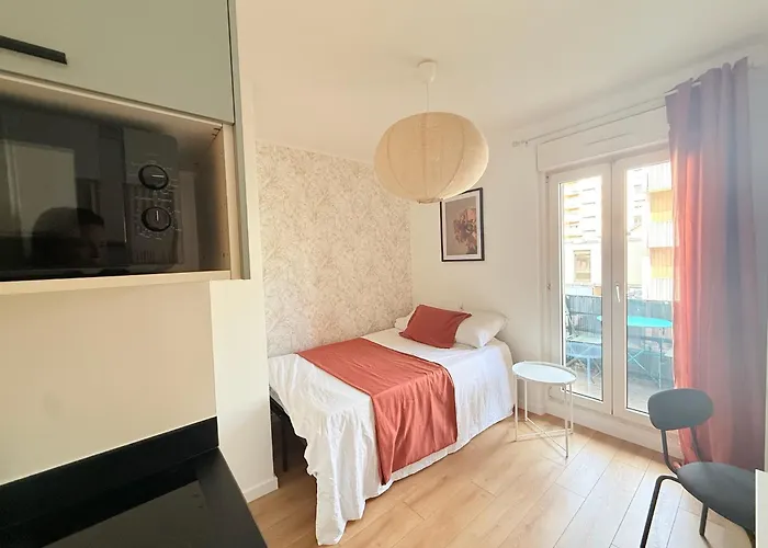 M090 Marquer Joli Avec Balcon
